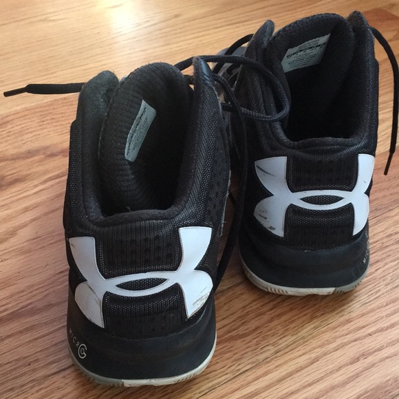 Black under armour basketball shoes - Picture 2 of 5